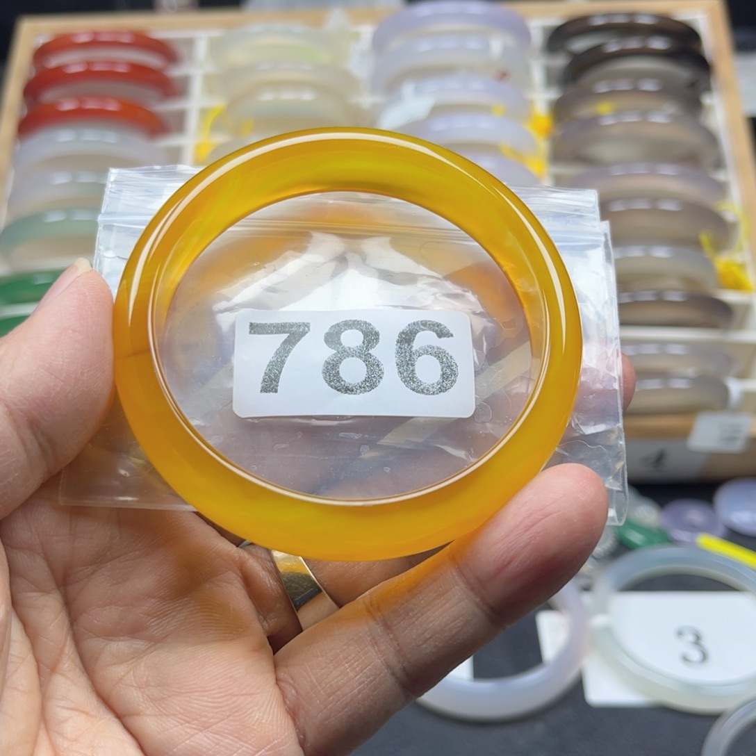 玛瑙/玉髓手镯未镶嵌61