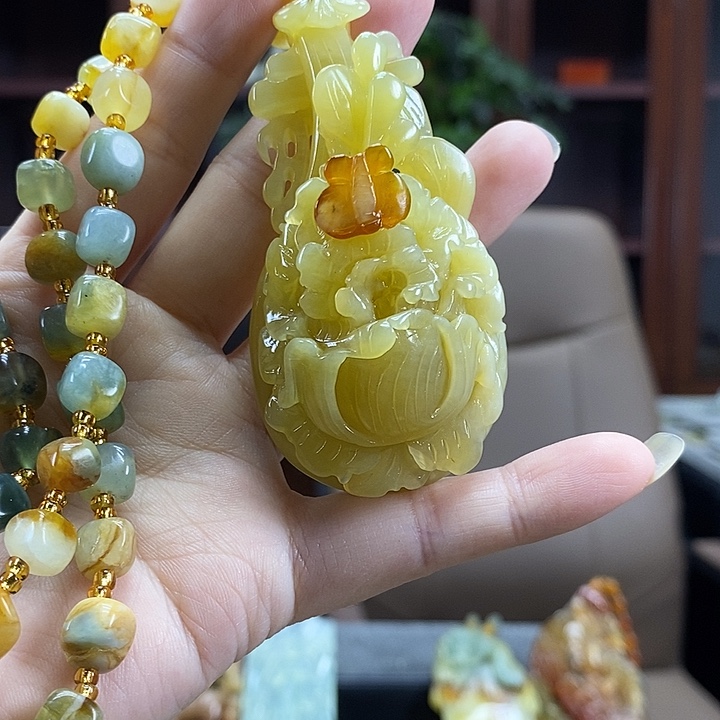 蛇纹石玉未镶嵌颈饰