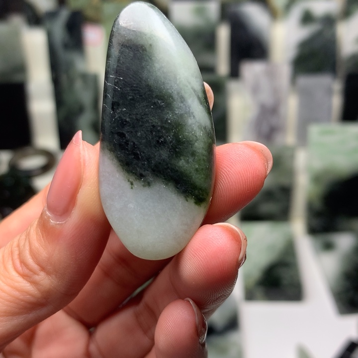 独山玉颈饰未镶嵌