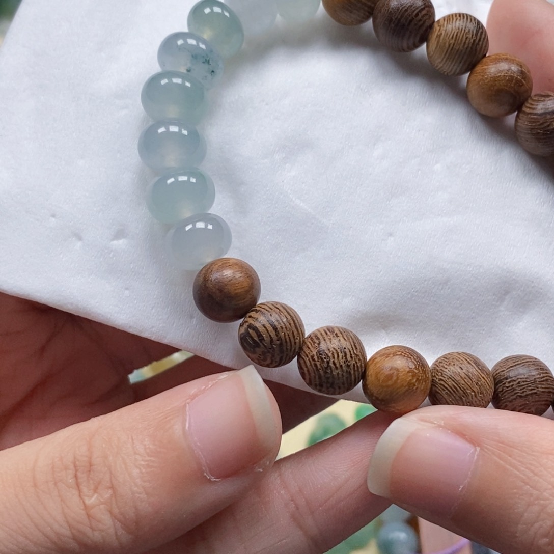 翡翠未镶嵌颈饰闪