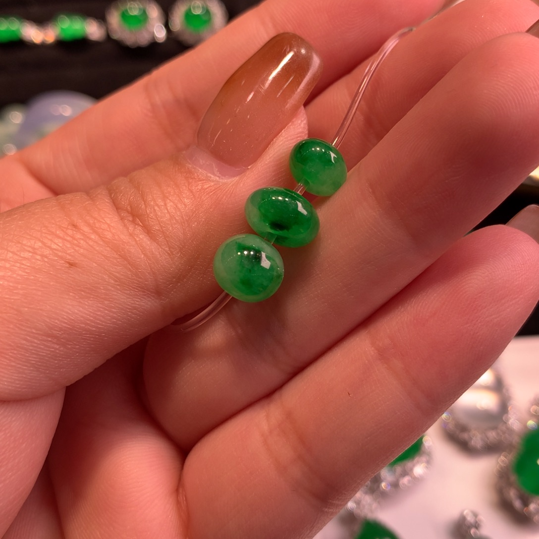 翡翠颈饰未镶嵌珠子