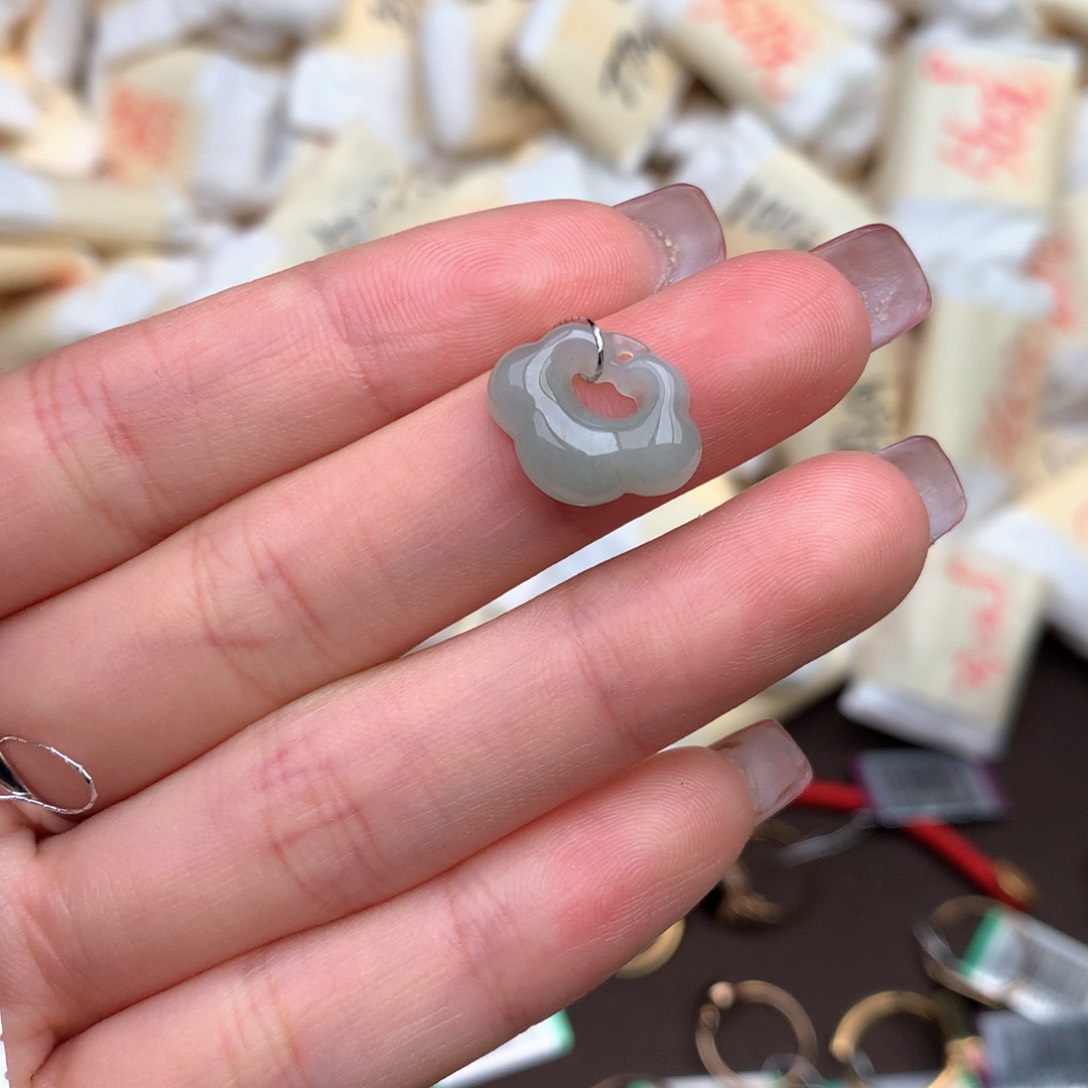 【闪购商品】翡翠挂件未镶嵌一