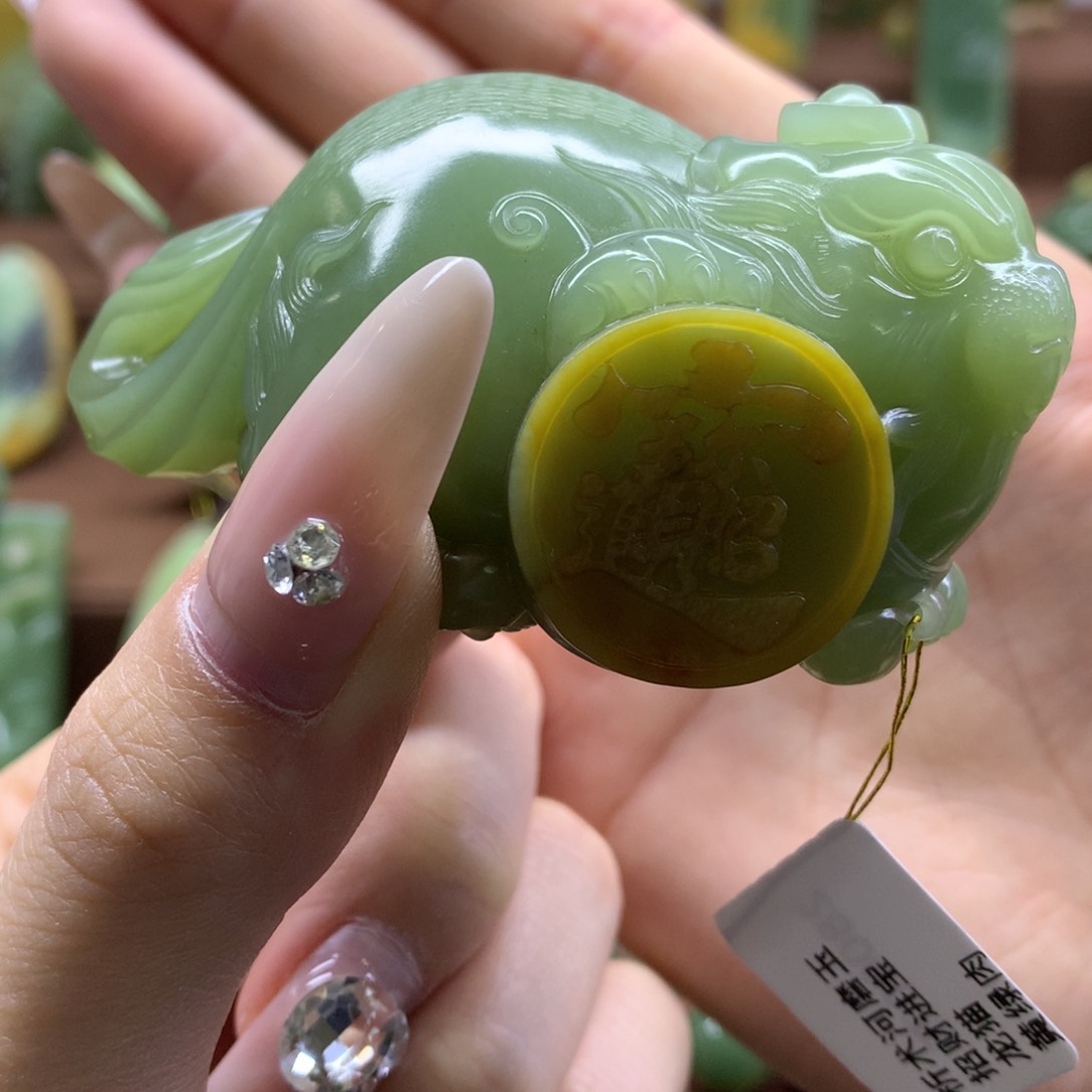 岫岩河磨玉（透闪石质玉）把件未镶嵌有****v