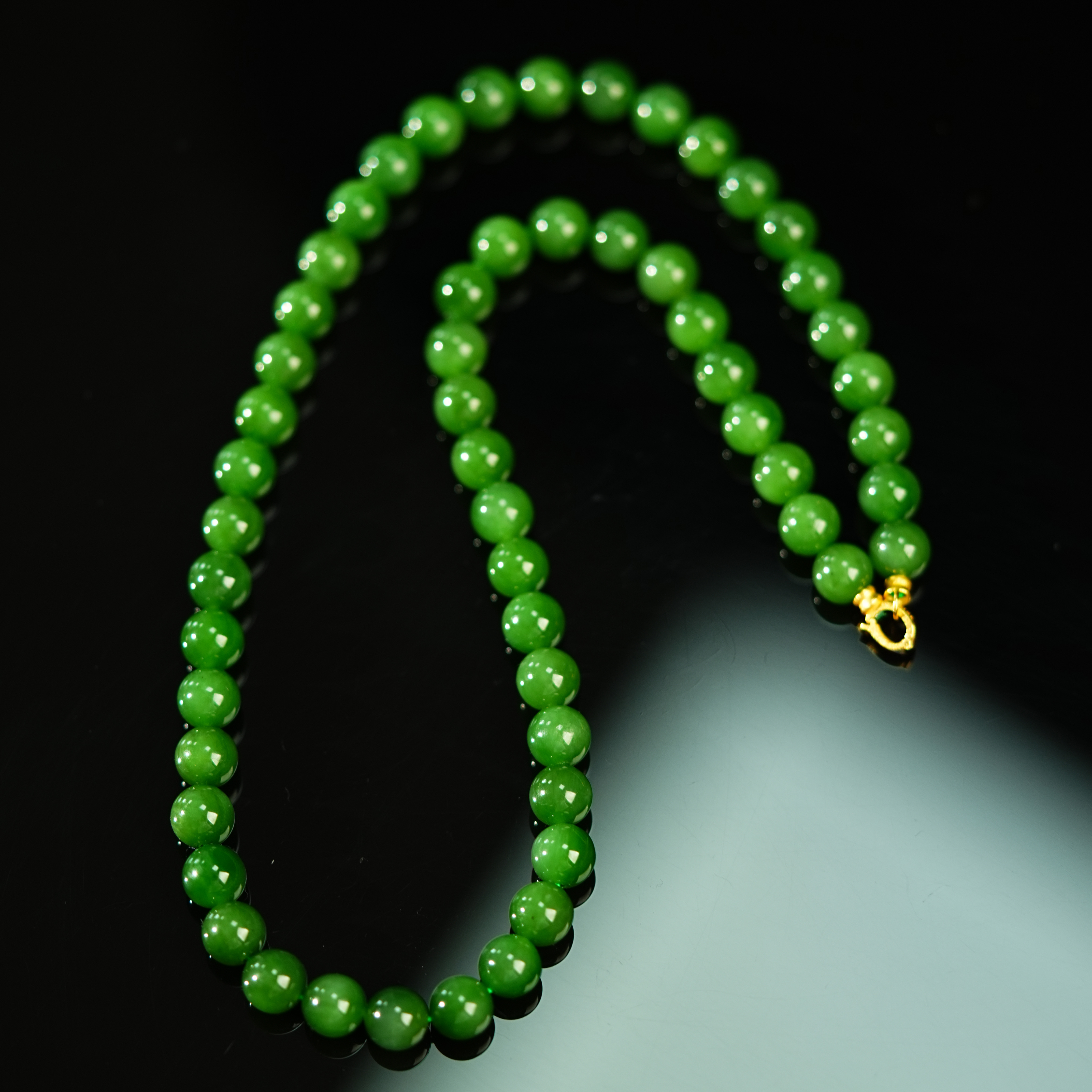 『小浩珠宝』天然和田玉碧玉老料·辣阳绿肉底荧光8mm妈妈链18K