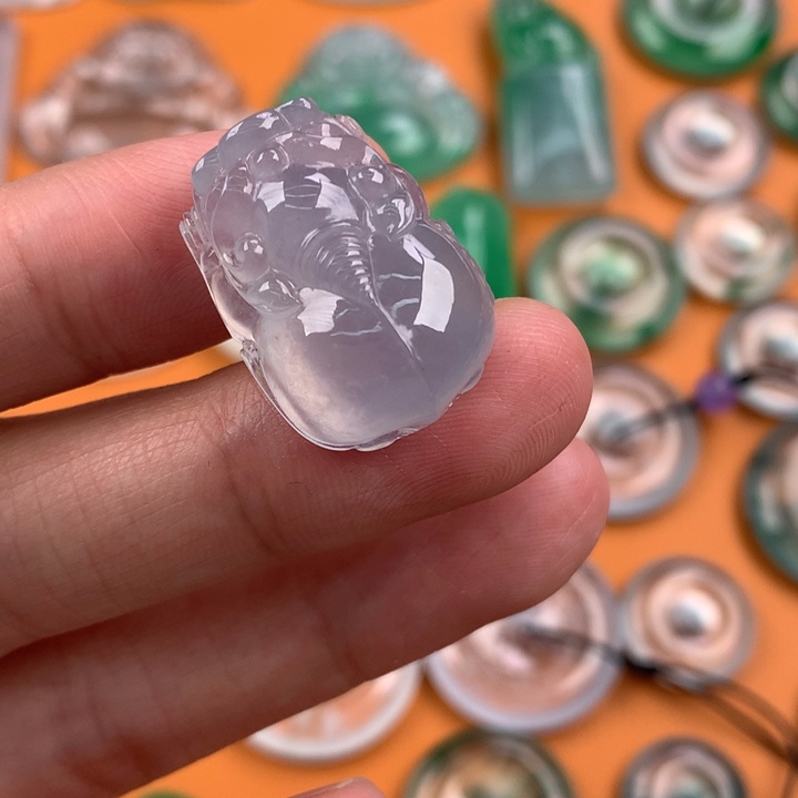 翡翠挂件未镶嵌….