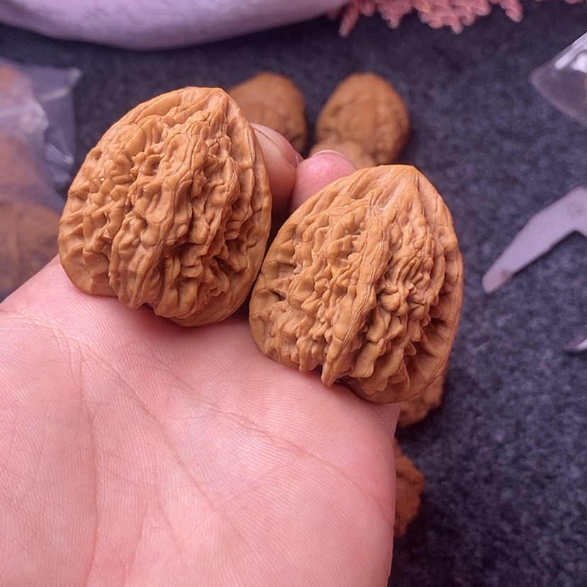 【闪购商品】文玩核桃吊坠40三角蓟县虎头王