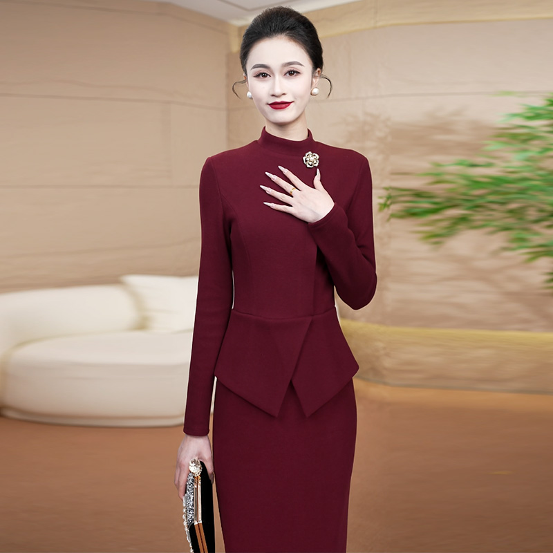 酒红色高端职业一步裙2025冬季加厚显瘦气质婚宴正式场合正装裙76