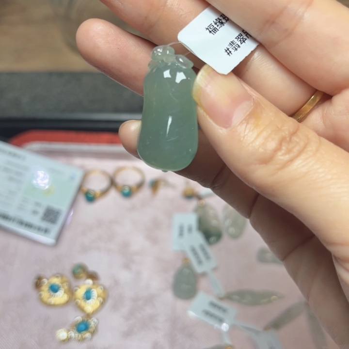 翡翠未镶嵌颈饰纯天然支持复检