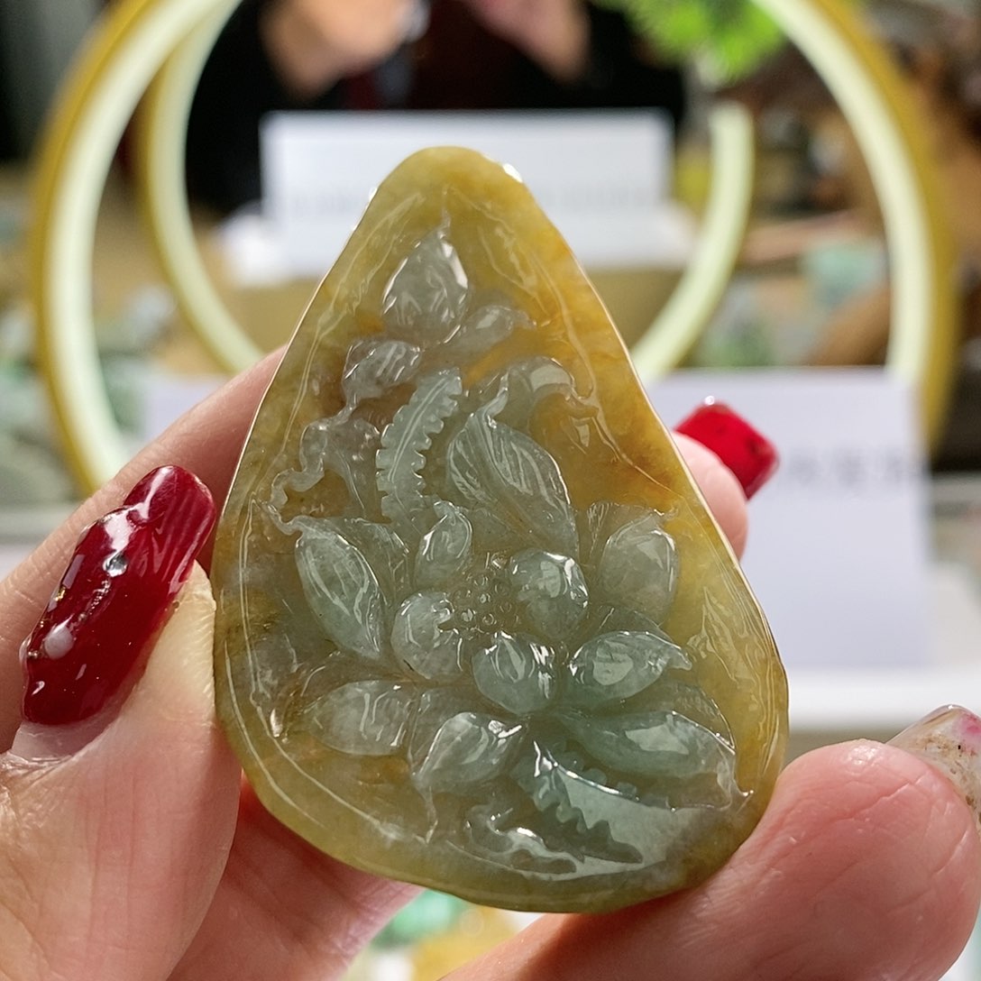 【闪购商品】翡翠颈饰未镶嵌花