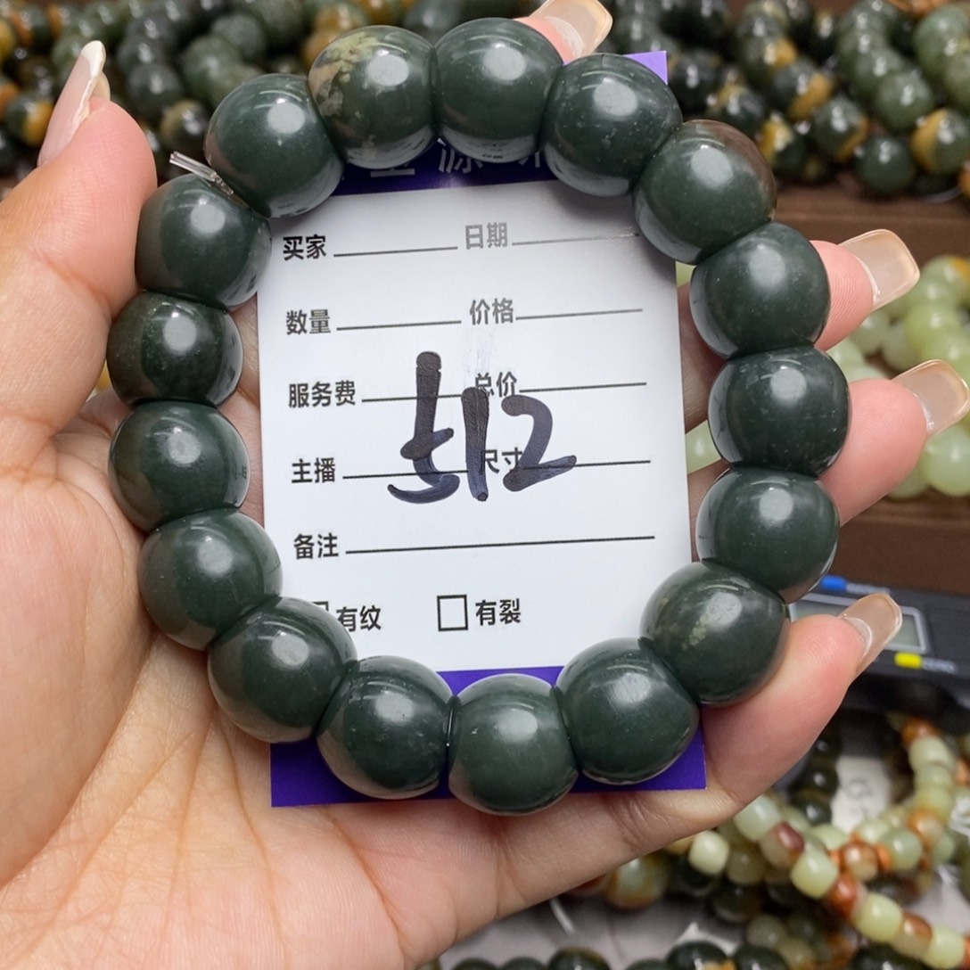 透闪石质玉未镶嵌手链微瑕