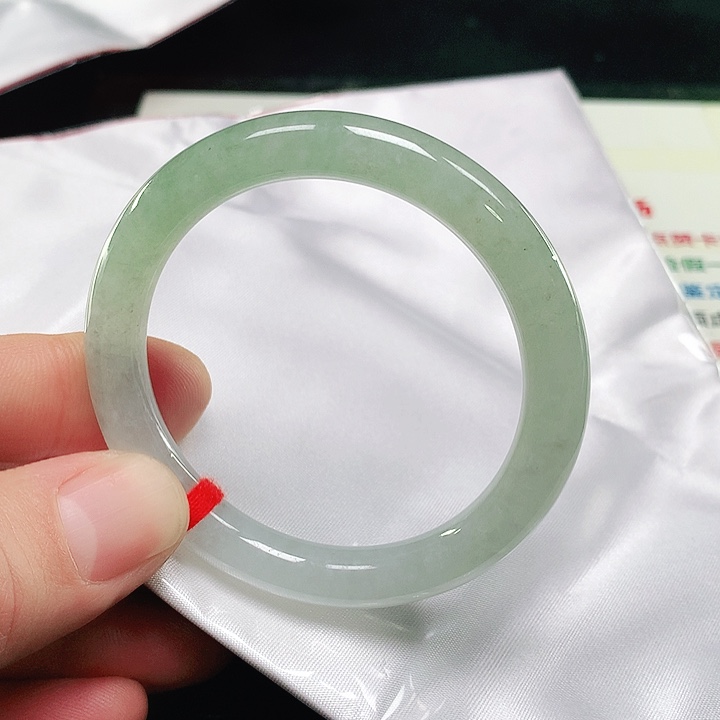 翡翠手镯未镶嵌翡翠手镯未镶嵌