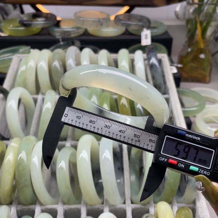 蛇纹石玉手镯未镶嵌276