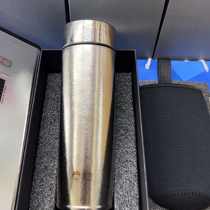 匡迪钛杯420毫升。杯套