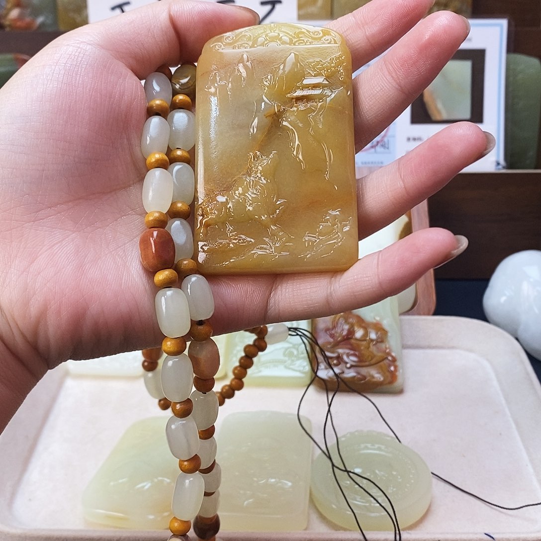 新疆昆仑山料方解石玉