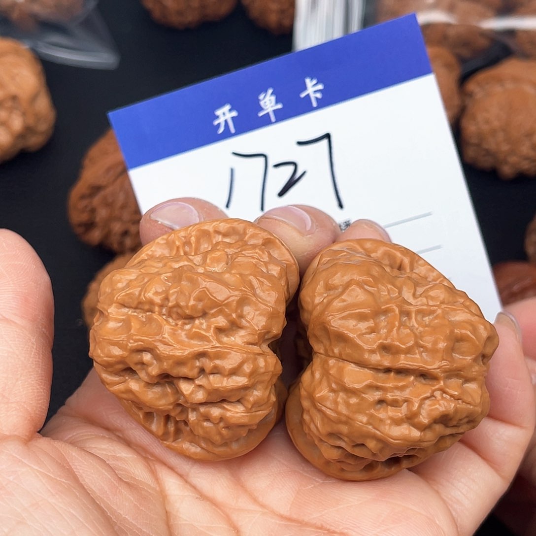 文玩核桃吊坠路*?蛙蛙42尺。  1727