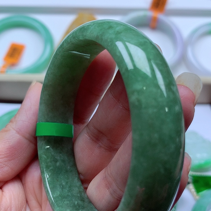 未镶嵌手镯翡翠房****。翡翠