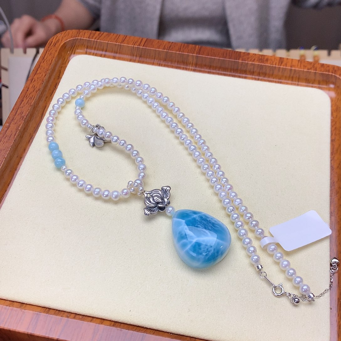 针钠钙石（海纹石）颈饰未镶嵌