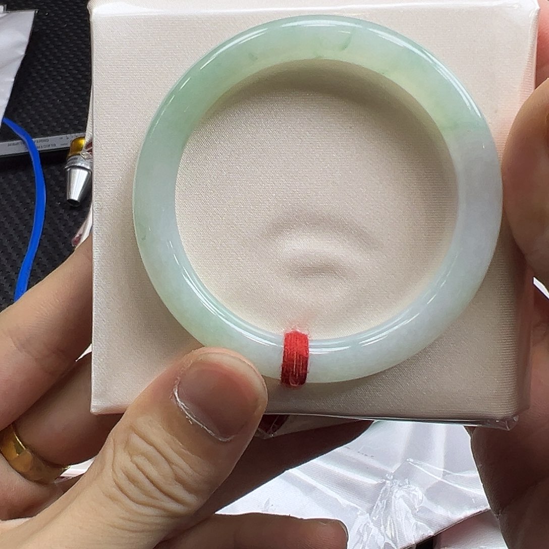 翡翠手镯未镶嵌七**乐手镯