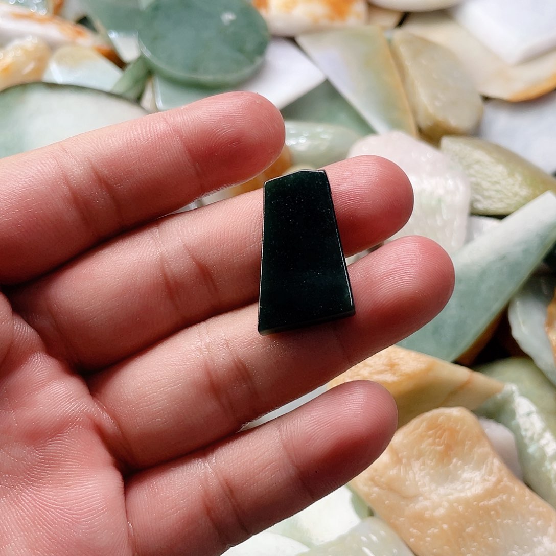 翡翠颈饰未镶嵌长**限