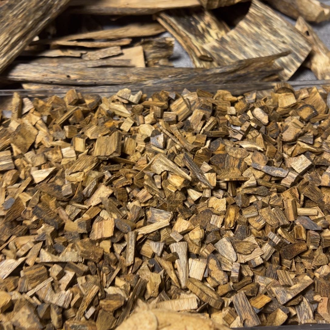 沉香沉香碎屑蓝宝石米粒100克