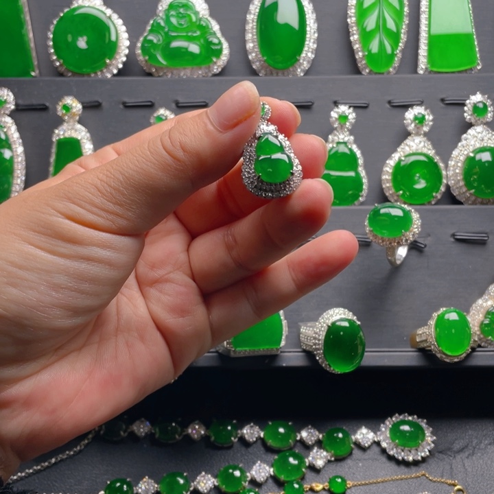 翡翠颈饰未镶嵌翡翠吊坠