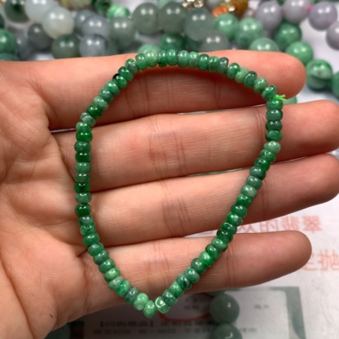 翡翠颈饰未镶嵌翡翠