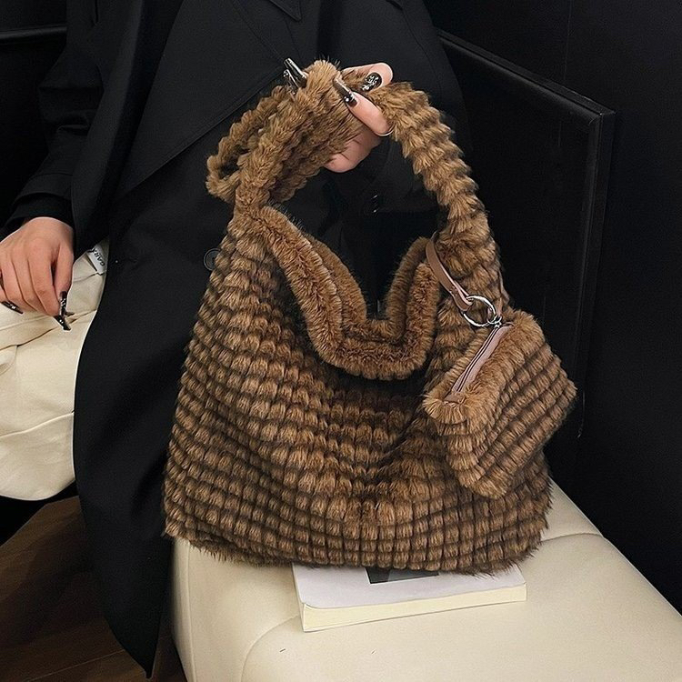 超火复古托特包女新款小众毛绒大容量冬季通勤单肩手提包