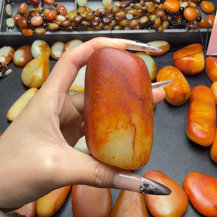 叶***哥和田玉未镶嵌颈饰