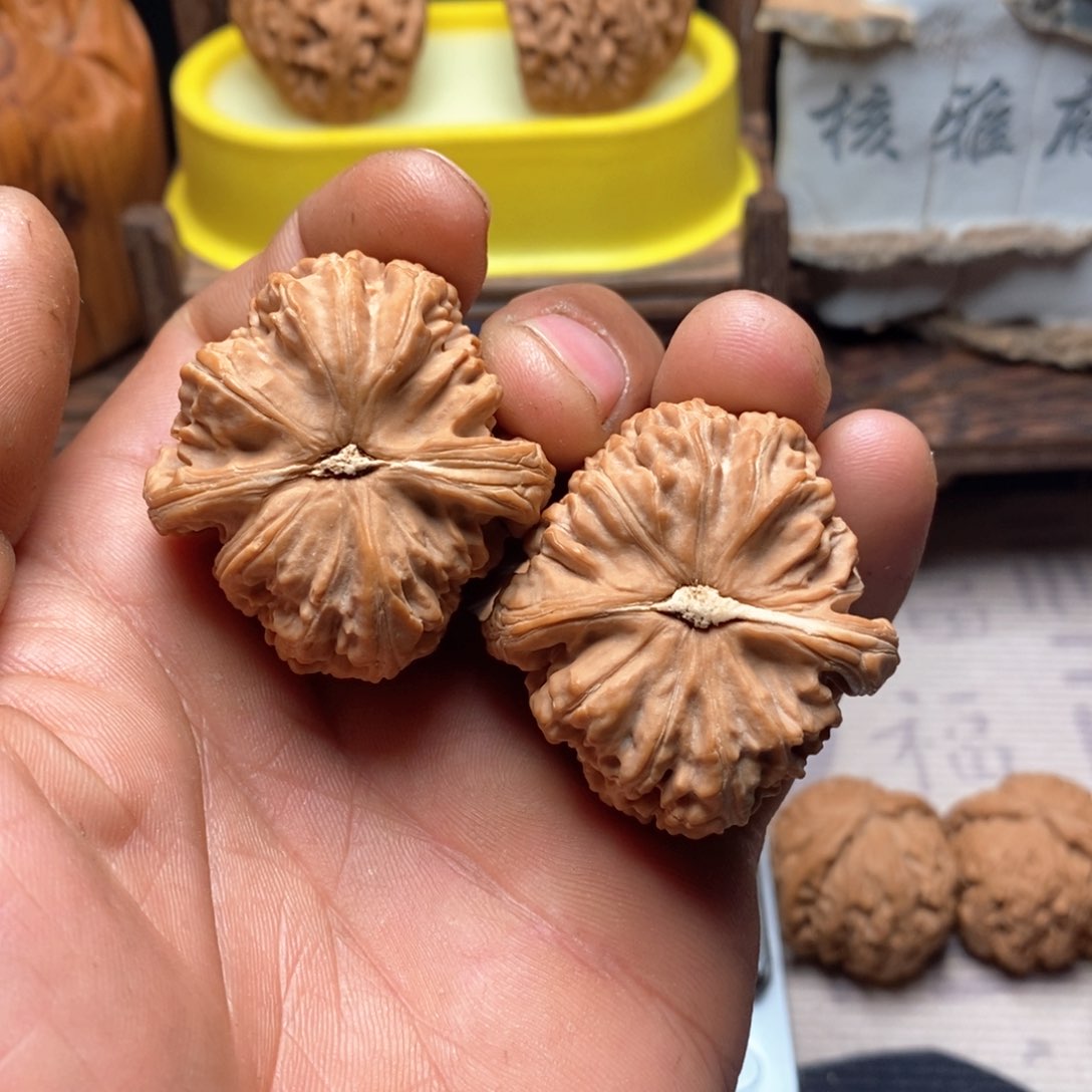 【闪购商品】文玩核桃把件白狮子