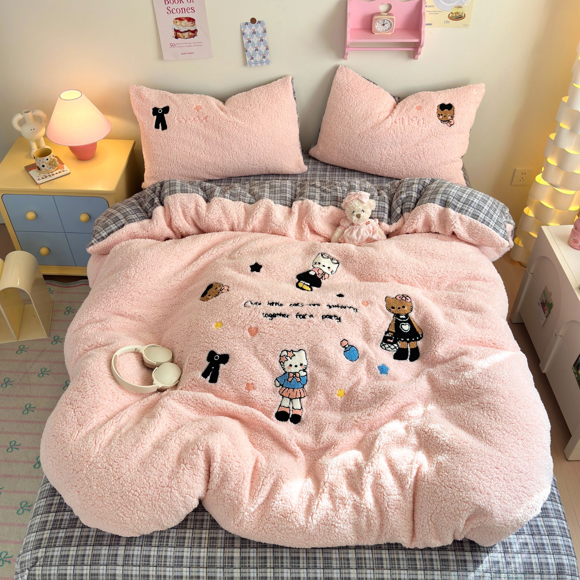 特! 小玲子  黑皮kt  高克重可爱牛奶绒羊羔绒毛巾绣三件套四件套