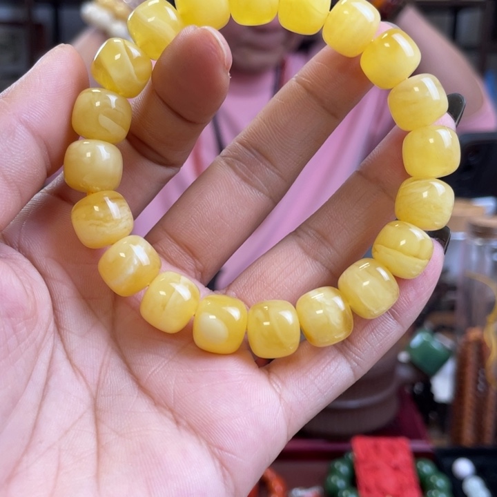 蜜蜡颈饰未镶嵌珠子