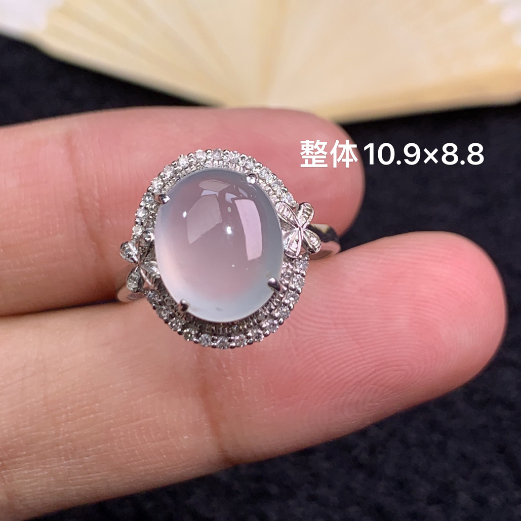 18k金镶嵌天然缅甸翡翠冰种蛋面戒指10.9×8.8