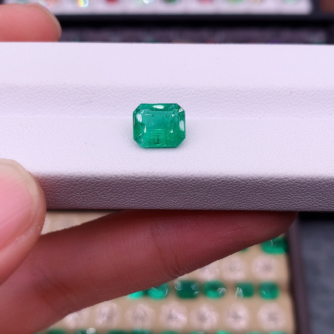 祖母绿裸石未镶嵌