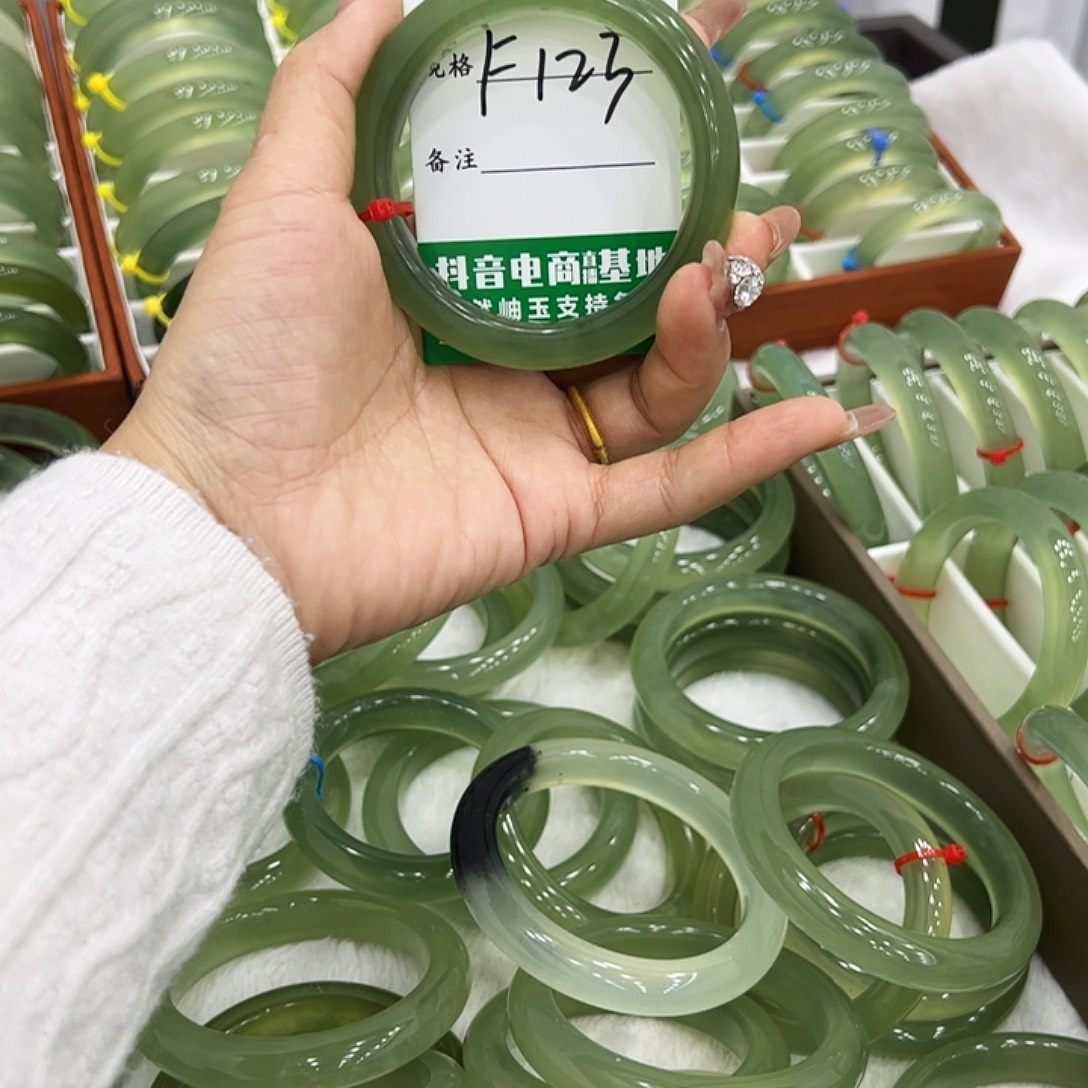 ****M蛇纹石玉未镶嵌手镯