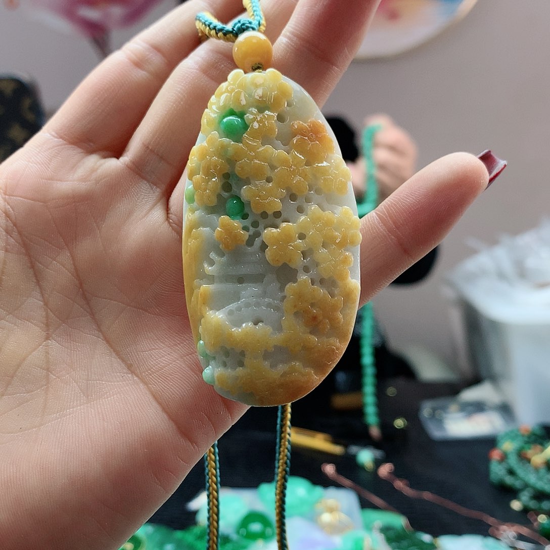 【闪购商品】翡翠吊坠(赠链)未镶嵌