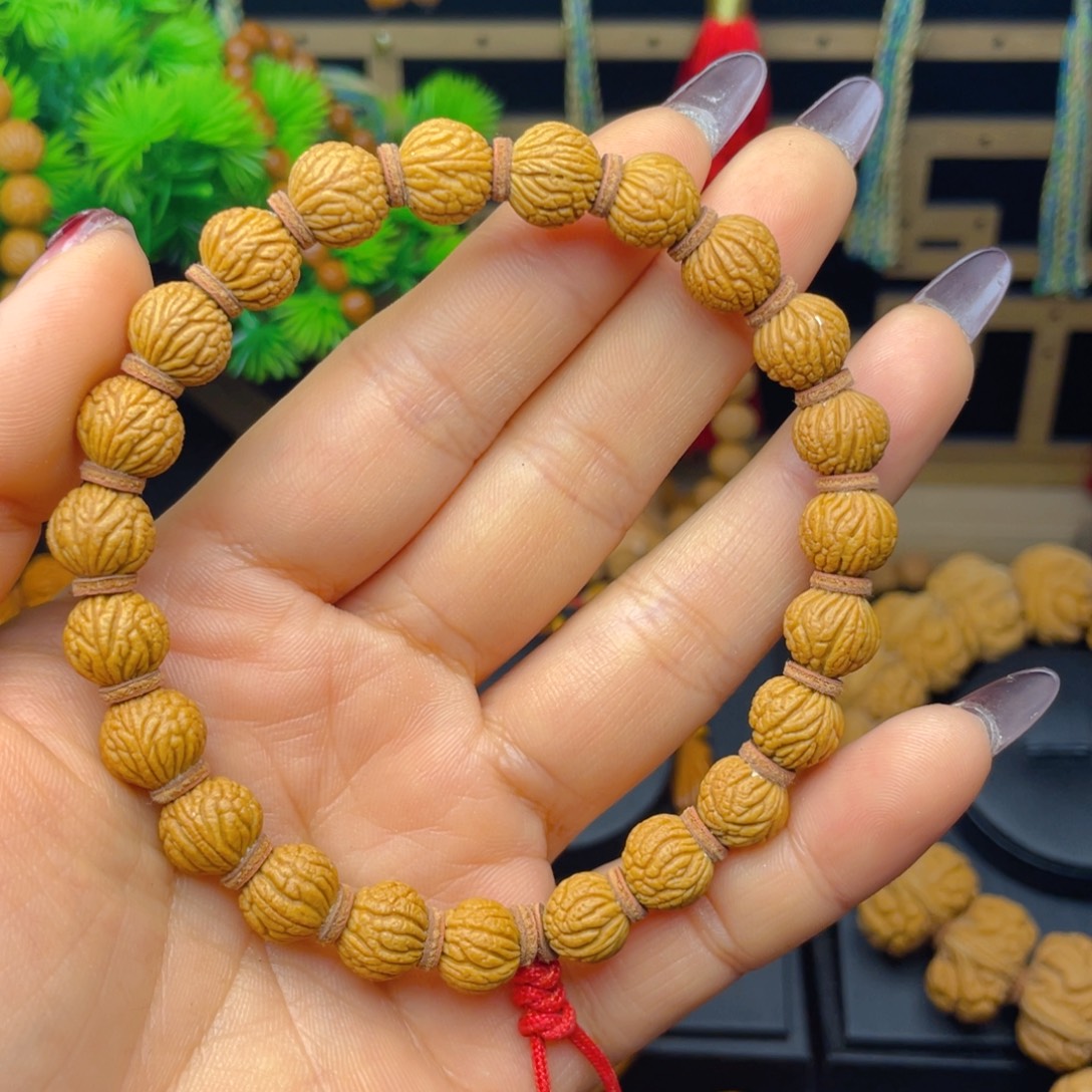 娜***好桃核手串红红火火。红红火火