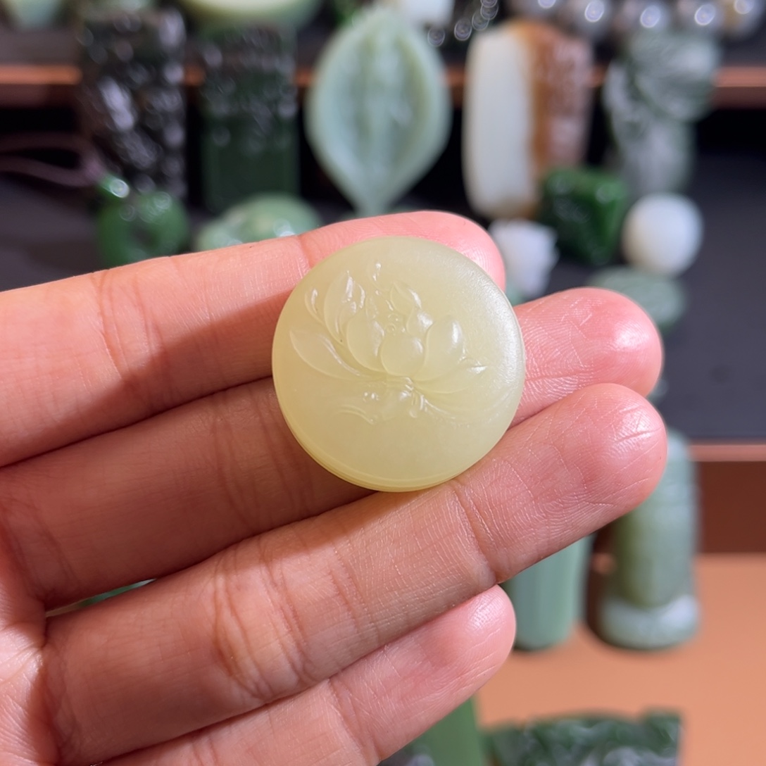 和田玉未镶嵌颈饰定制