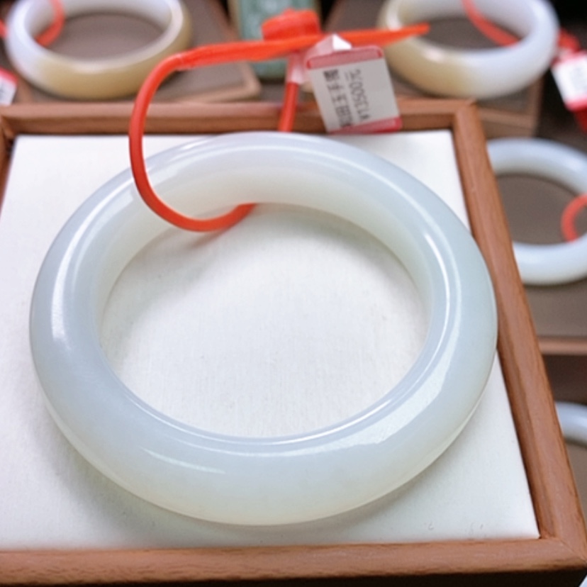 【闪购商品】未镶嵌手镯和田玉Z