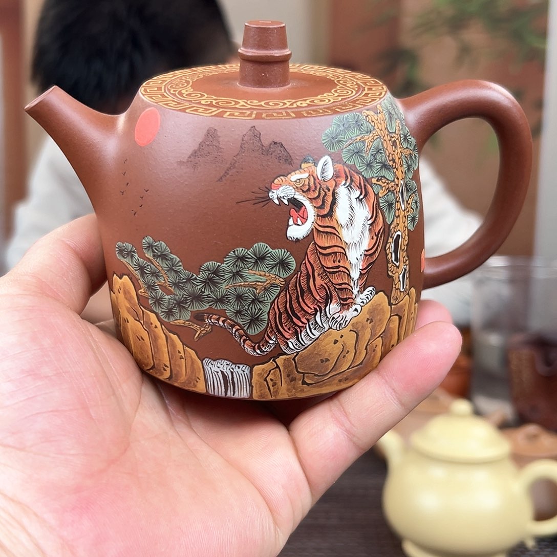 紫砂茶杯上山虎重工泥绘汉铎壶