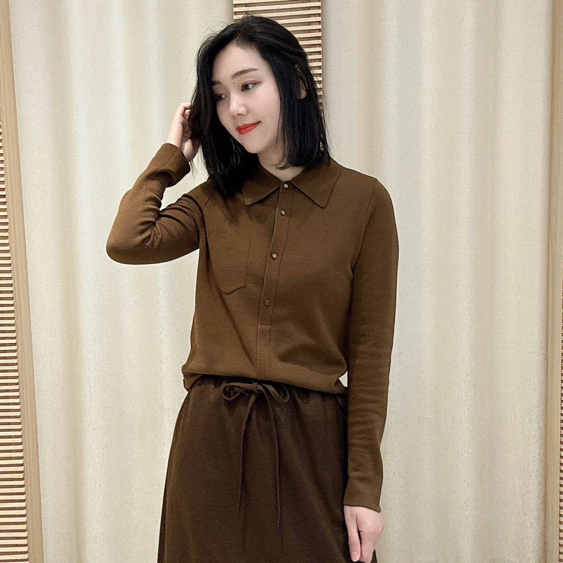 修身型翻领针织衫
