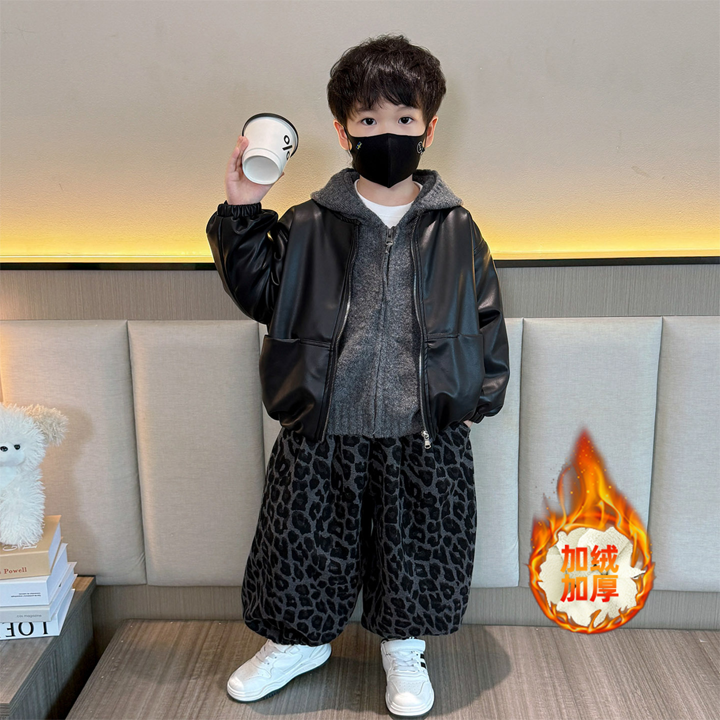 男童秋冬套装2025新款男孩韩版连帽毛衣服儿童加绒皮衣外套三件套