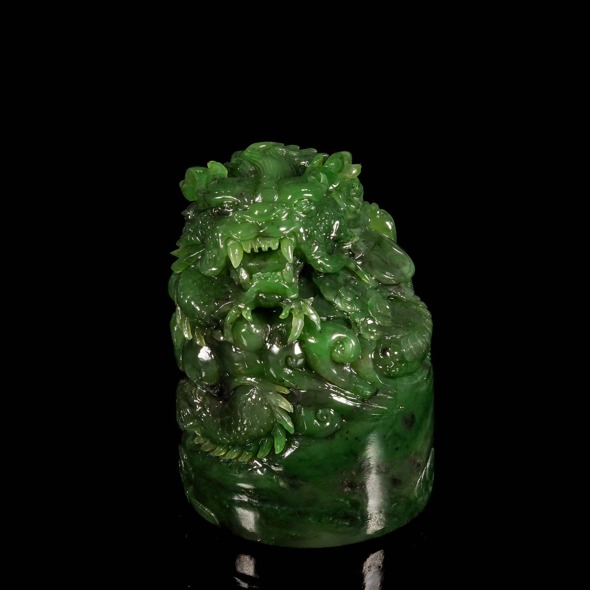 LOT.012和田碧玉巧雕龙钮印章/X3182