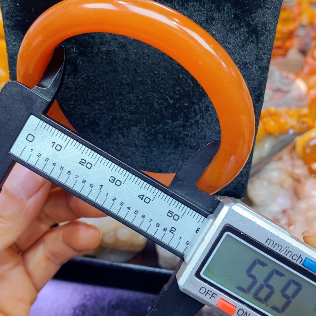 未镶嵌石英质玉（黄龙玉）颈饰