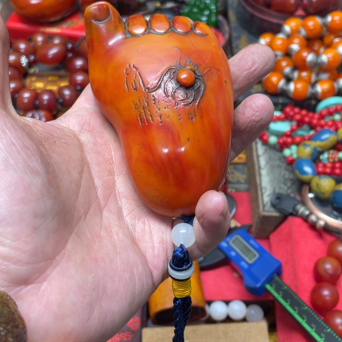 琥珀裸石未镶嵌好物推荐如图所示