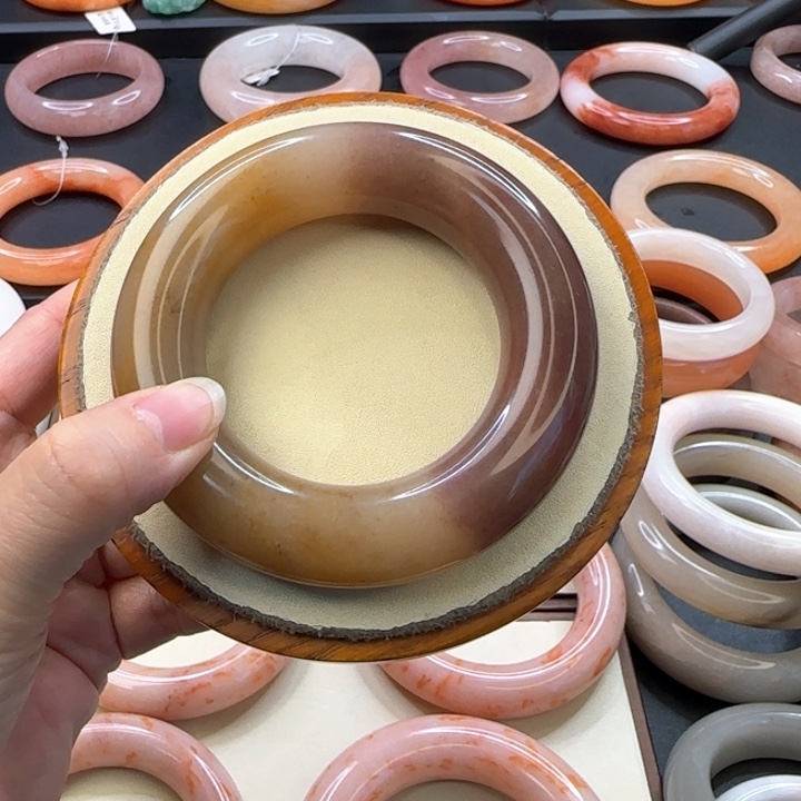 石英质玉手镯未镶嵌