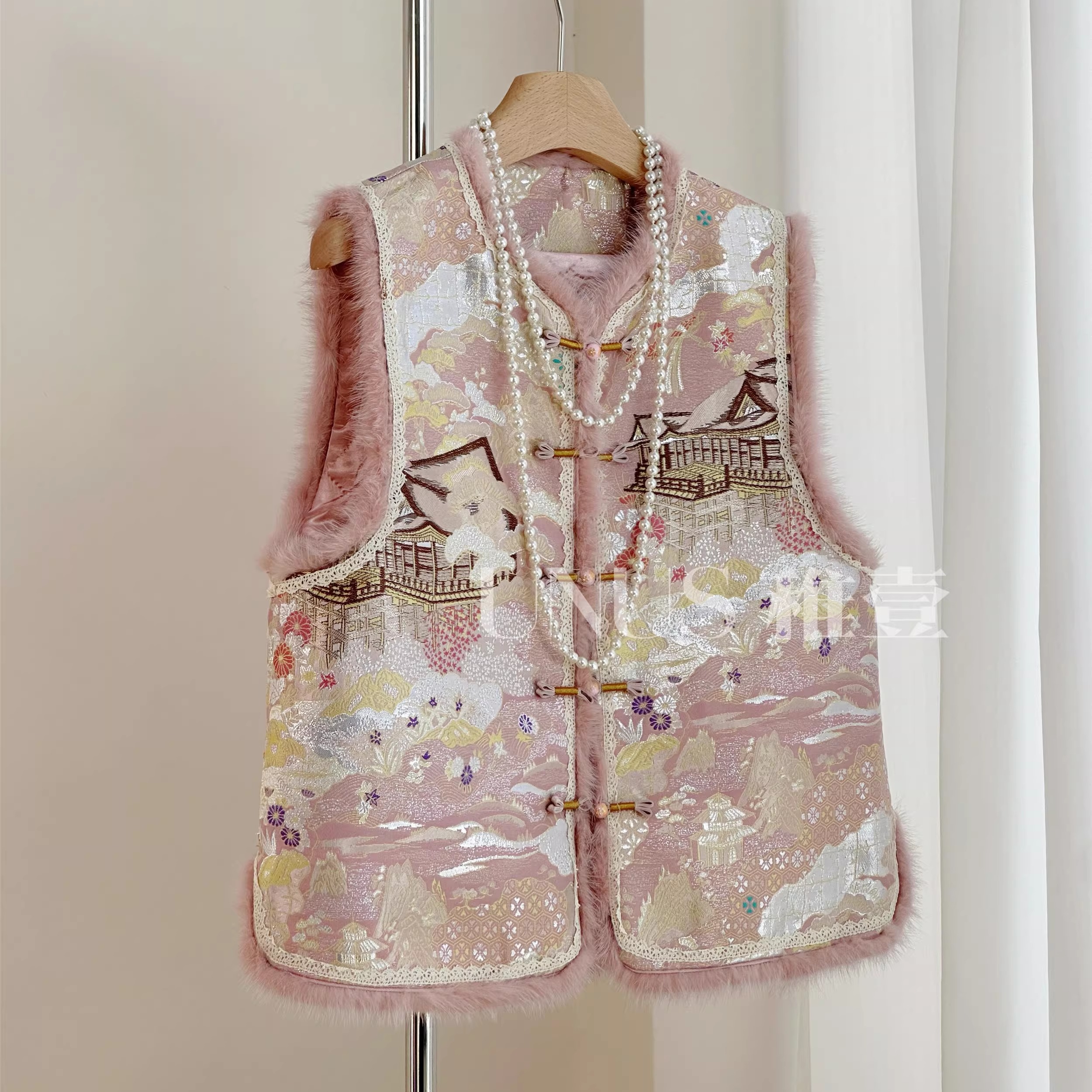 UNUS稚壹粉色高端新中式水貂毛马甲女高端气质周岁宴短款轻国风复