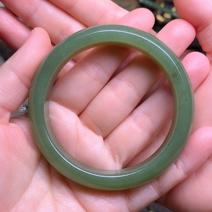岫岩河磨玉（透闪石质玉）手镯未镶嵌