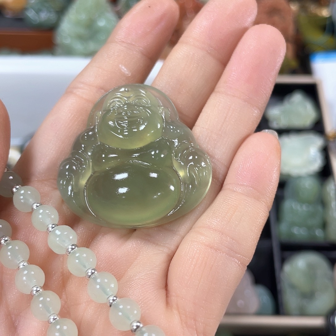 蛇纹石玉颈饰未镶嵌