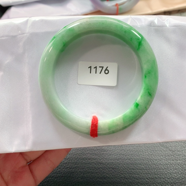 翡翠手镯未镶嵌天然翡翠手镯