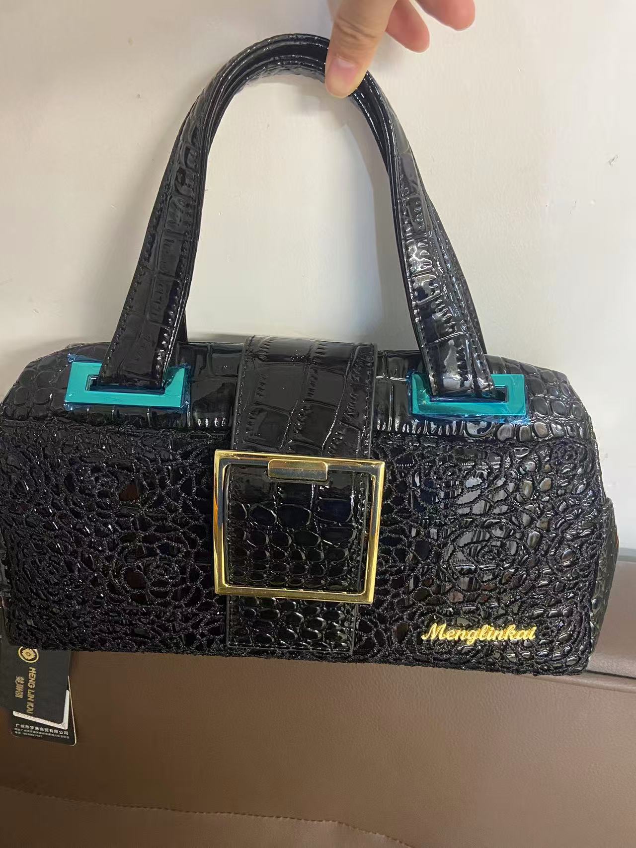 气质时尚黑色轻奢风防水漆皮鳄鱼纹手提包枕头形